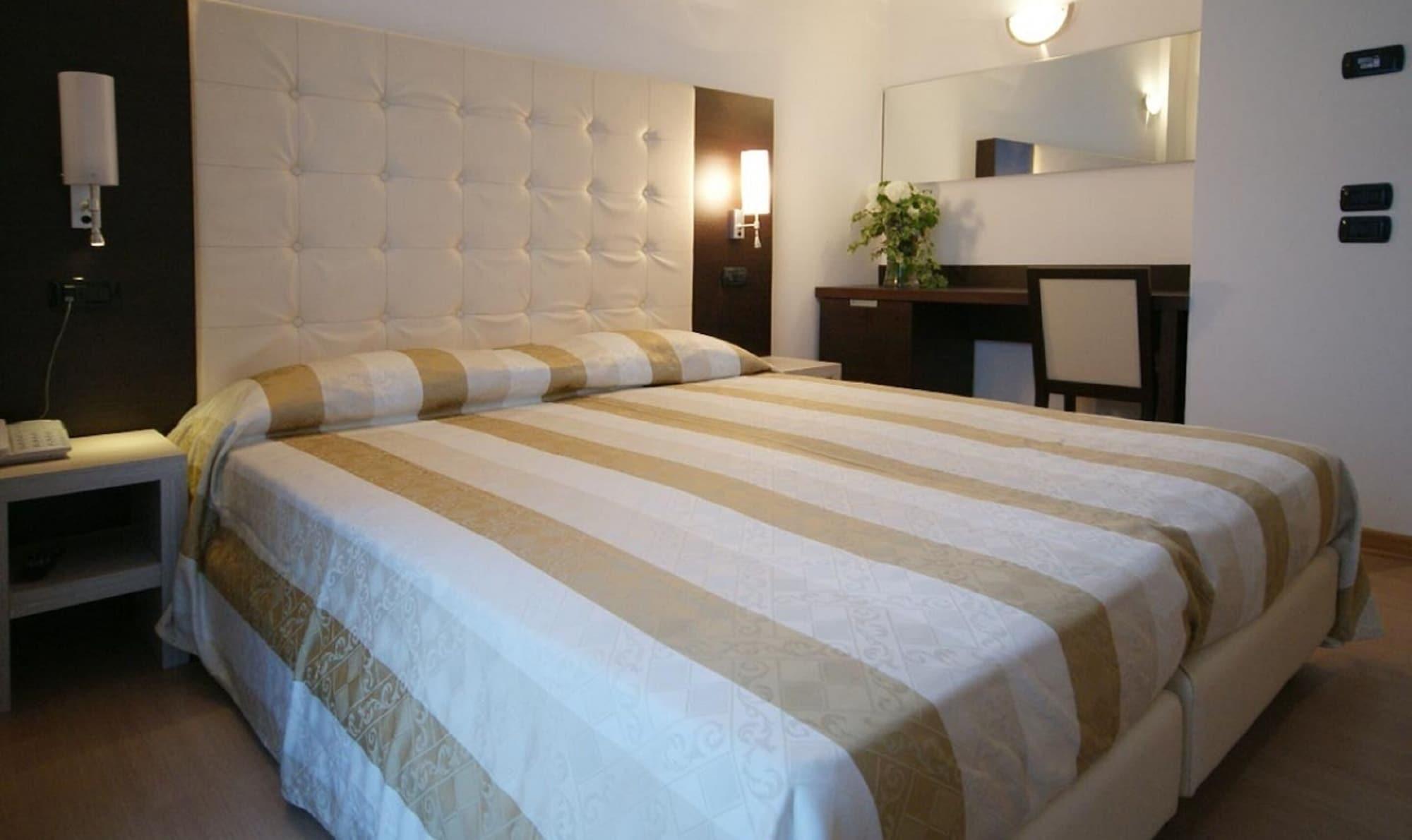 Eraclea Palace Hotel 4 Stelle S Eraclea Mare Eksteriør bilde